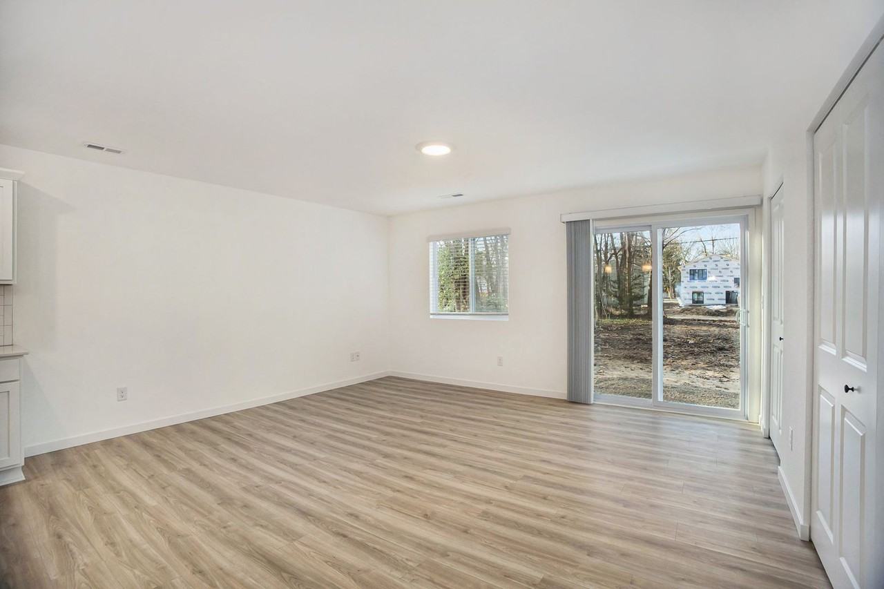 515 Burr St - Photo 7 of 23