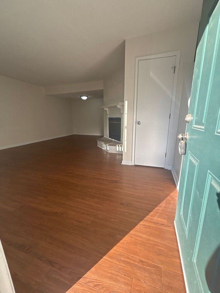 202 Myrtlewood Cir - Photo 2 of 15
