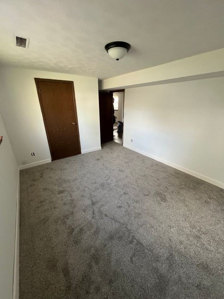 2328 Stokebridge Rd - Photo 3 of 13