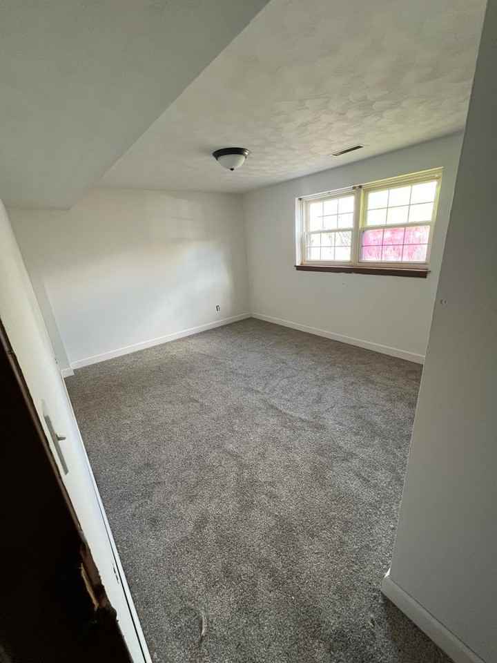 2328 Stokebridge Rd - Photo 4 of 13