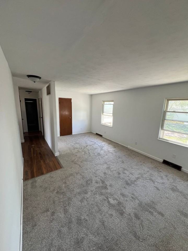2328 Stokebridge Rd - Photo 5 of 13