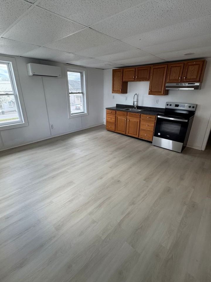 2 W Market Street - Photo 3 of 14