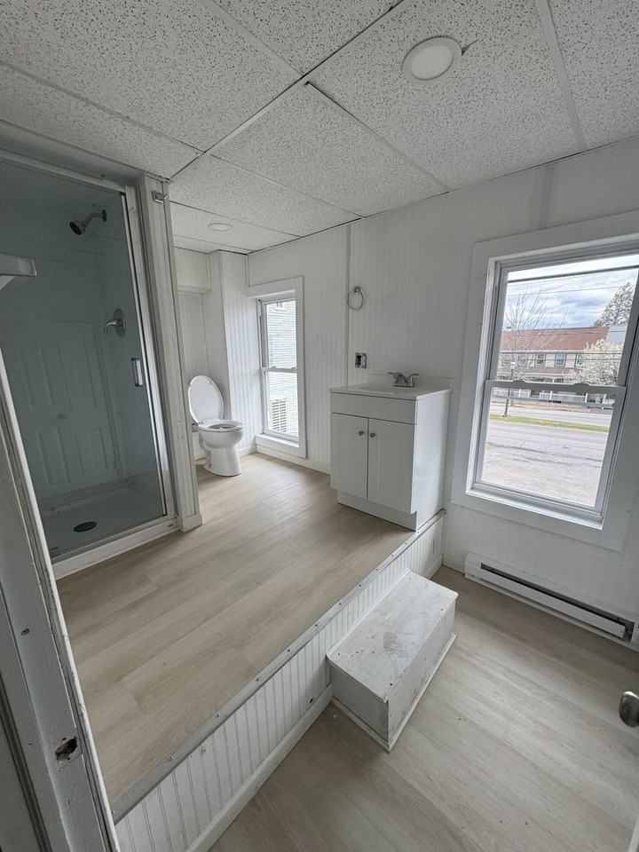 2 W Market Street - Photo 5 of 14