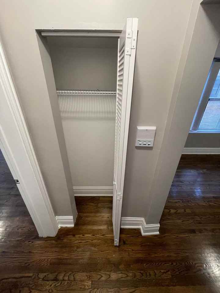 11019 S Vernon Ave - Photo 2 of 8