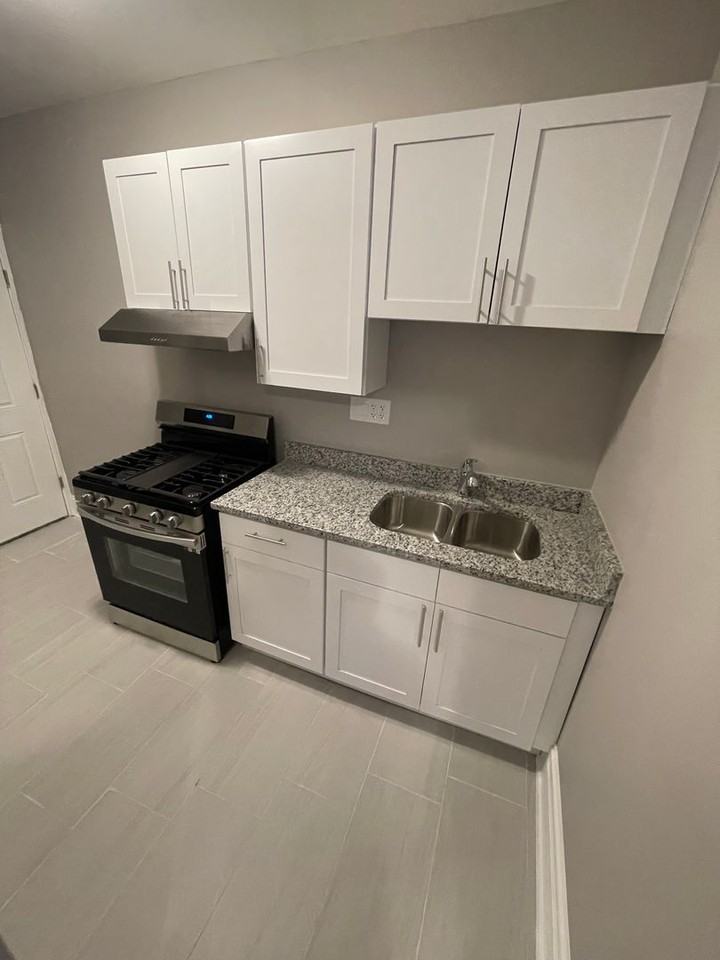 11019 S Vernon Ave - Photo 2 of 14