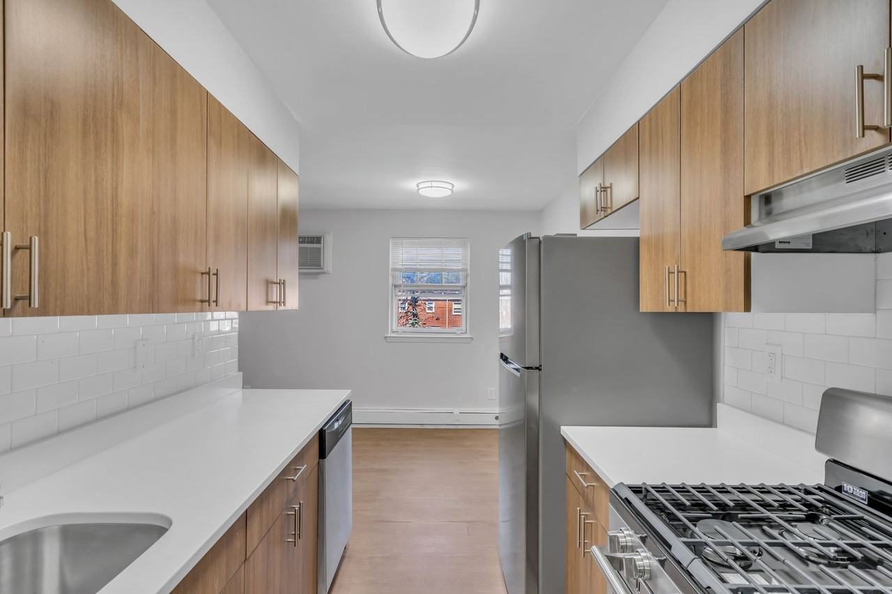 Lancaster Court Apartments - Photo 3 of 50