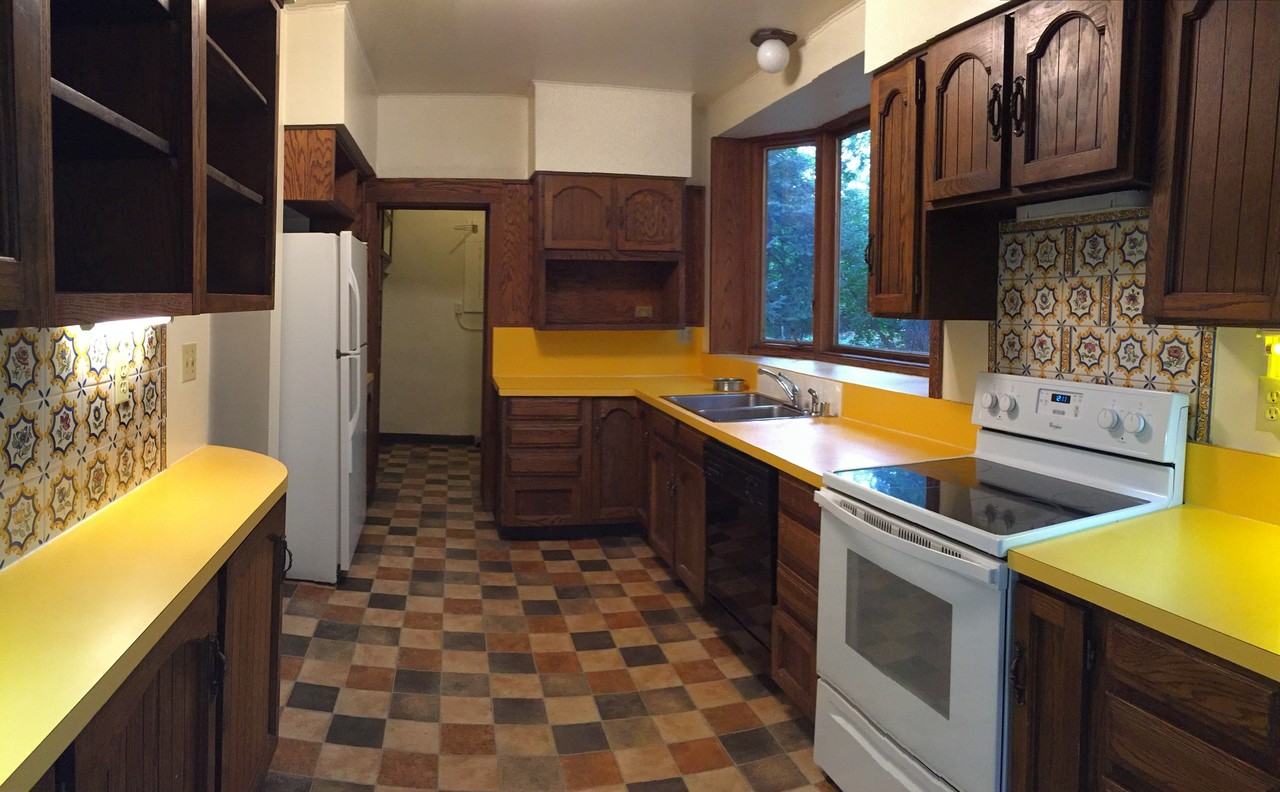 740 University Ave - Photo 5 of 34