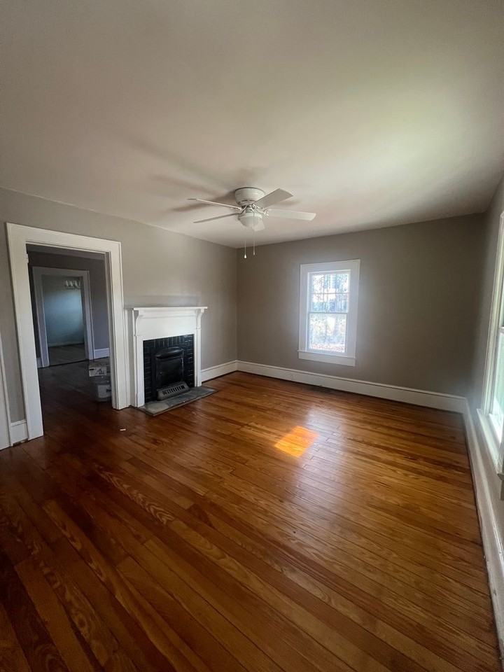 210 Mill St - Photo 3 of 21