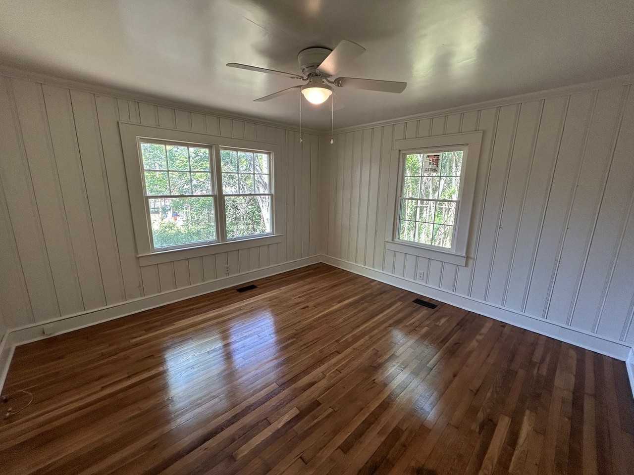 210 Mill St - Photo 4 of 21