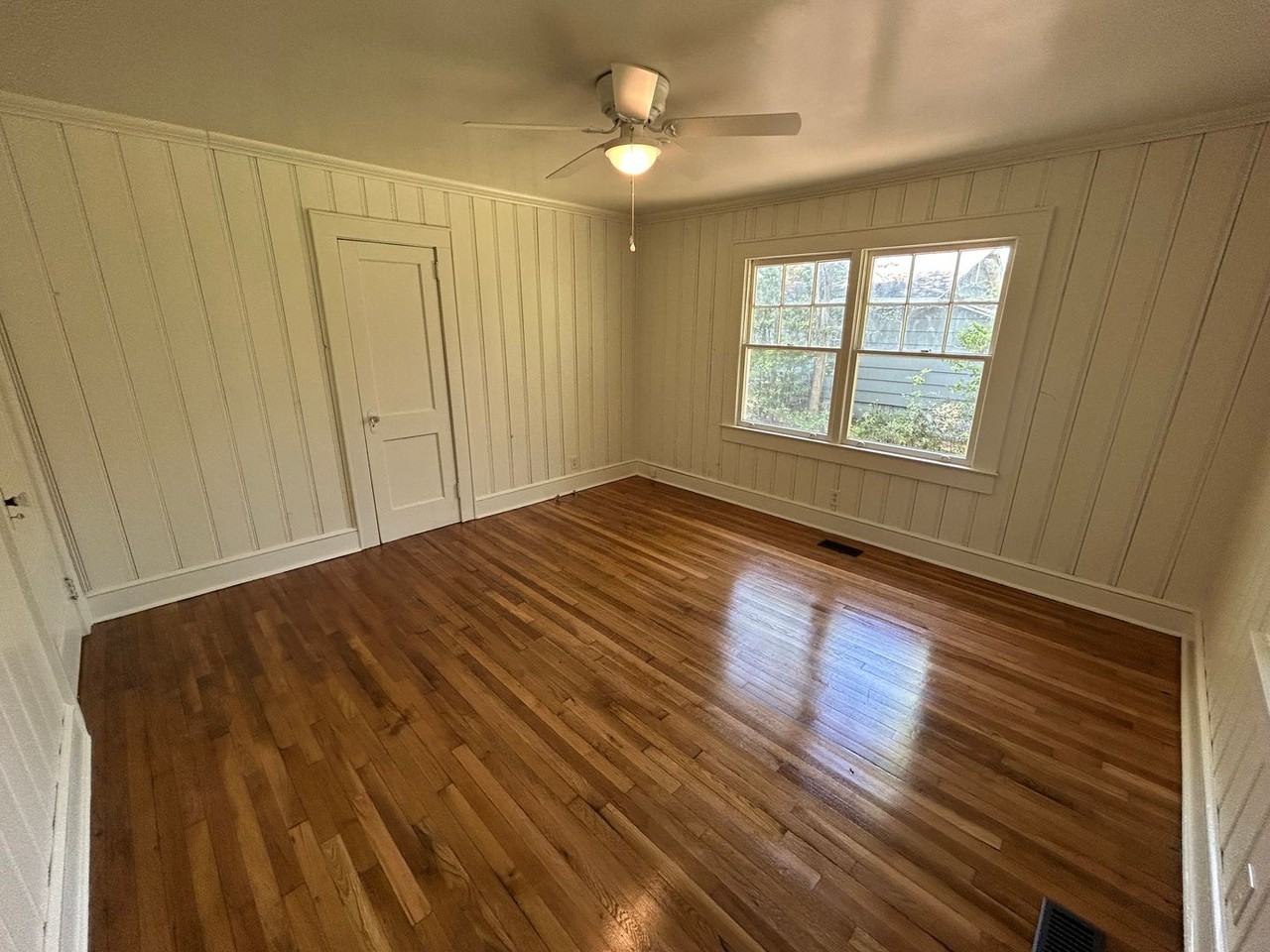 210 Mill St - Photo 5 of 21