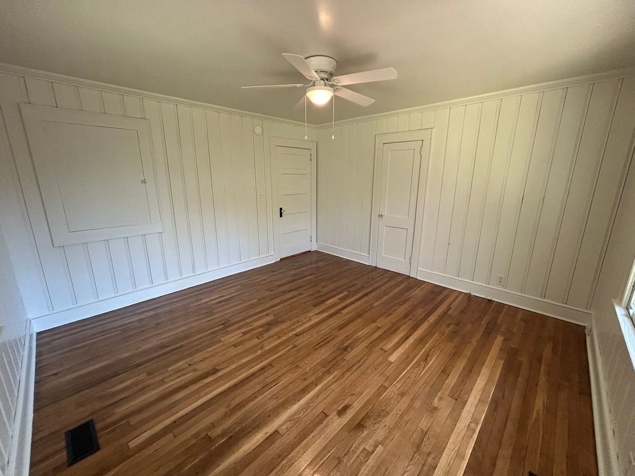 210 Mill St - Photo 6 of 21