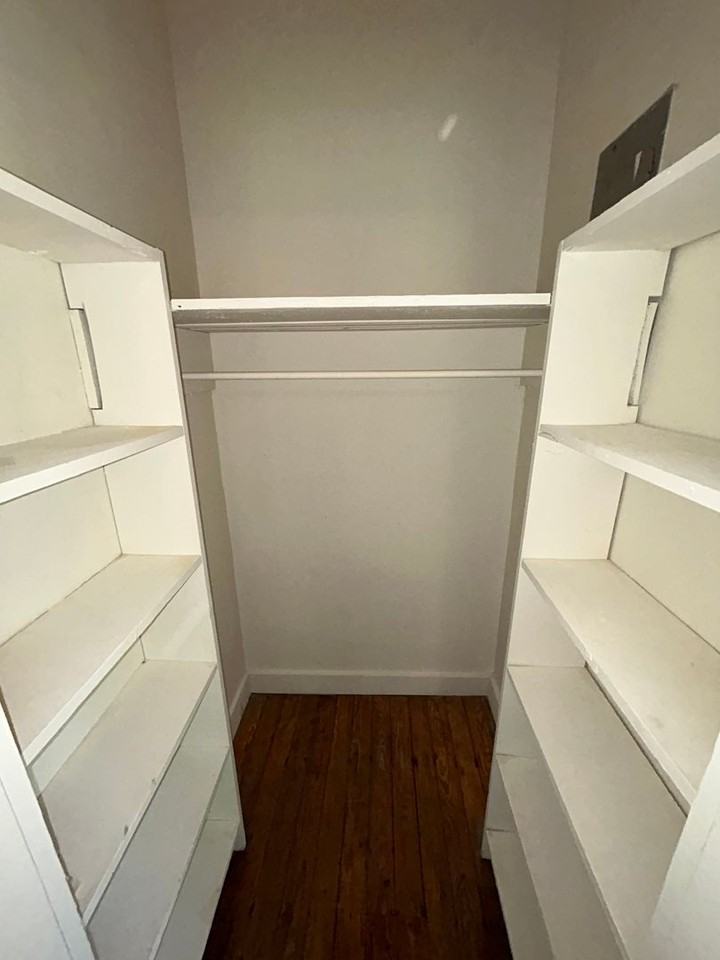 210 Mill St - Photo 7 of 21