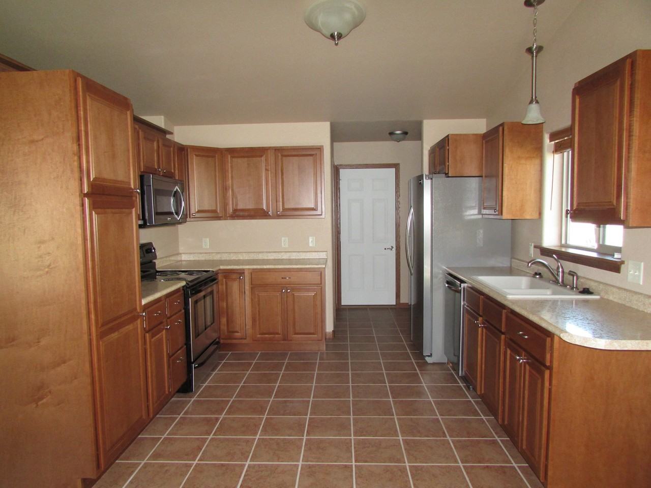 422 Sapphire Ln - Photo 2 of 6