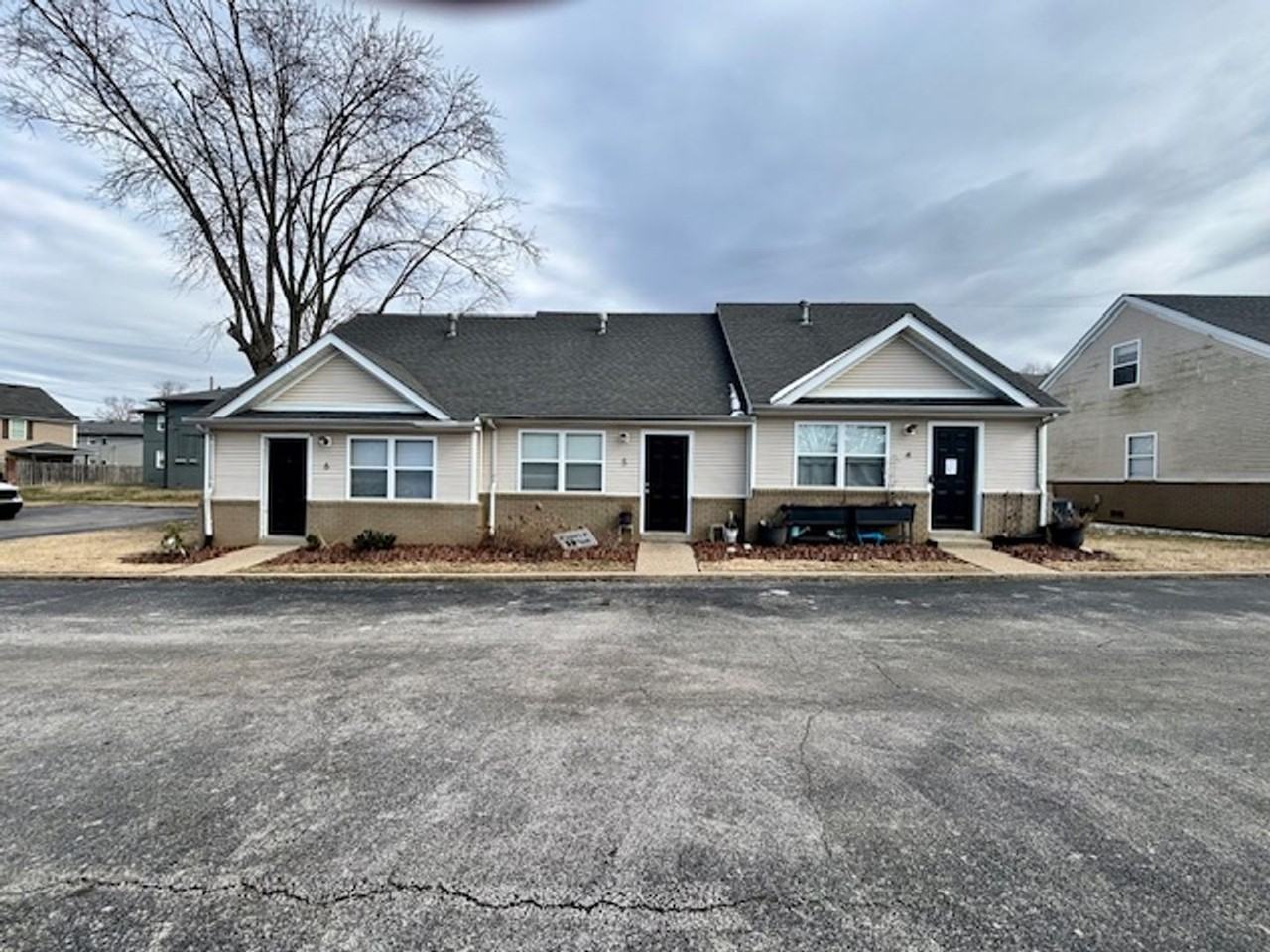 Foxwood Manor - Photo 2 of 18