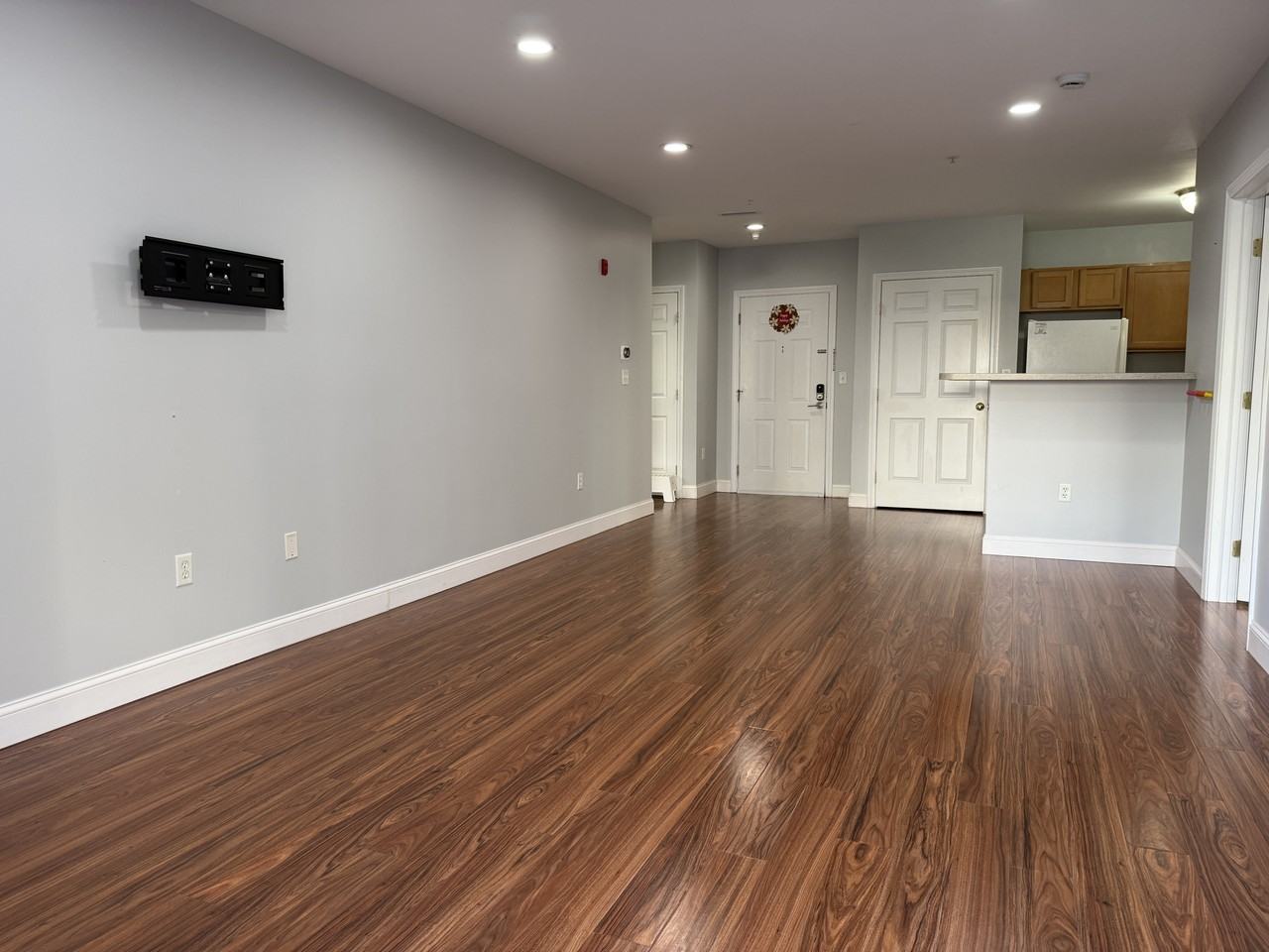 140 Railroad Ave #B102 - Photo 3 of 34