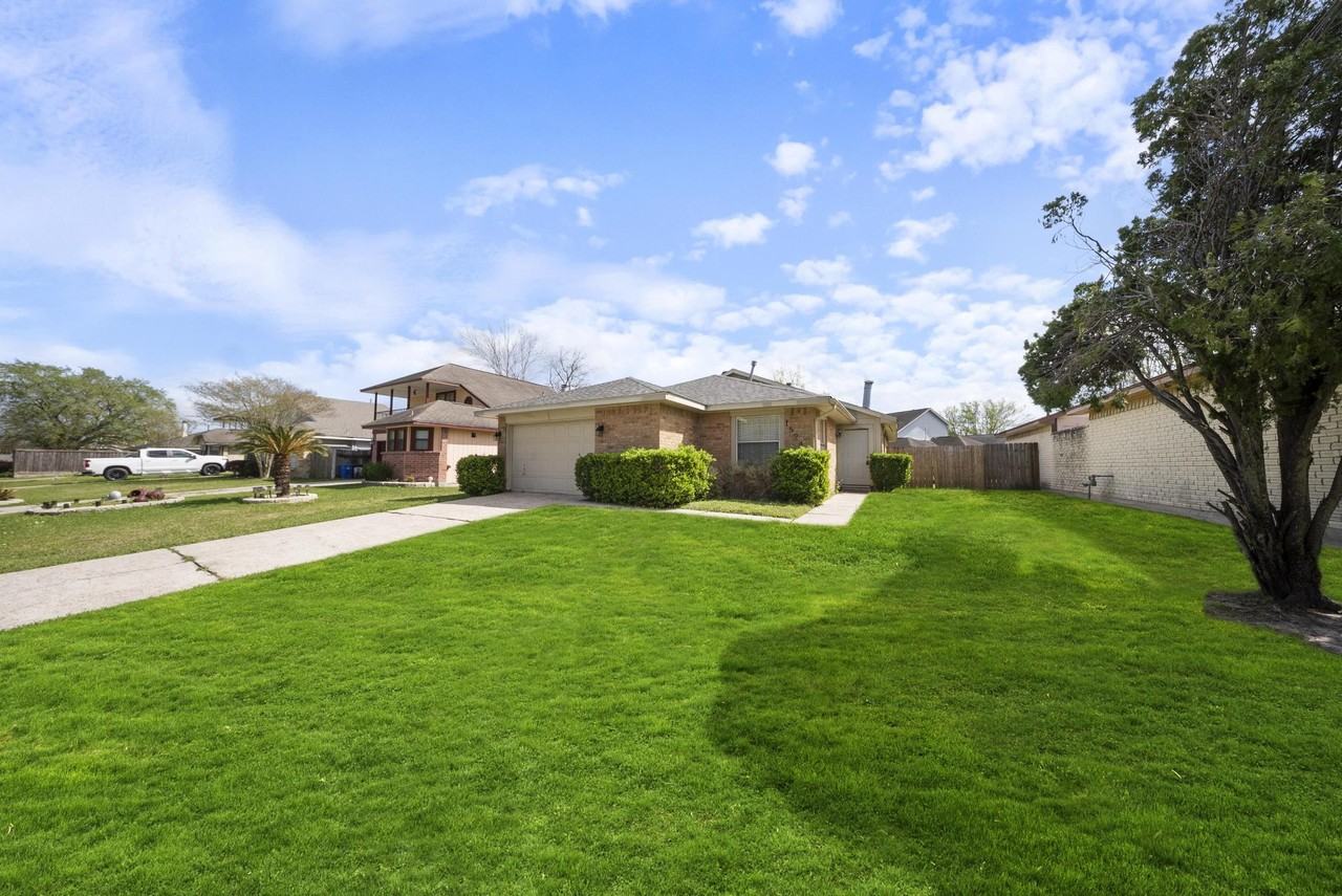 15242 Peachmeadow Ln #NA - Photo 3 of 22