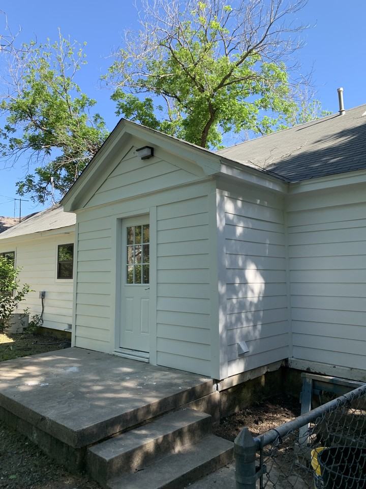 917 E Walnut St #NA - Photo 2 of 13