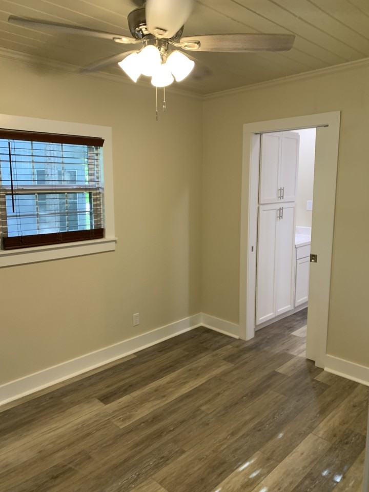 917 E Walnut St #NA - Photo 3 of 13