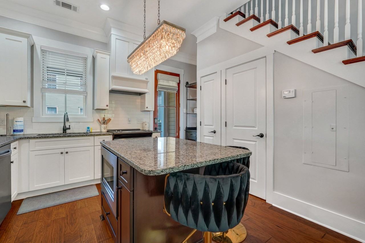 716 Tattnall St #NA - Photo 6 of 28