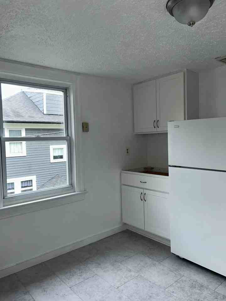 1466 River Rd #2 - Photo 3 of 17