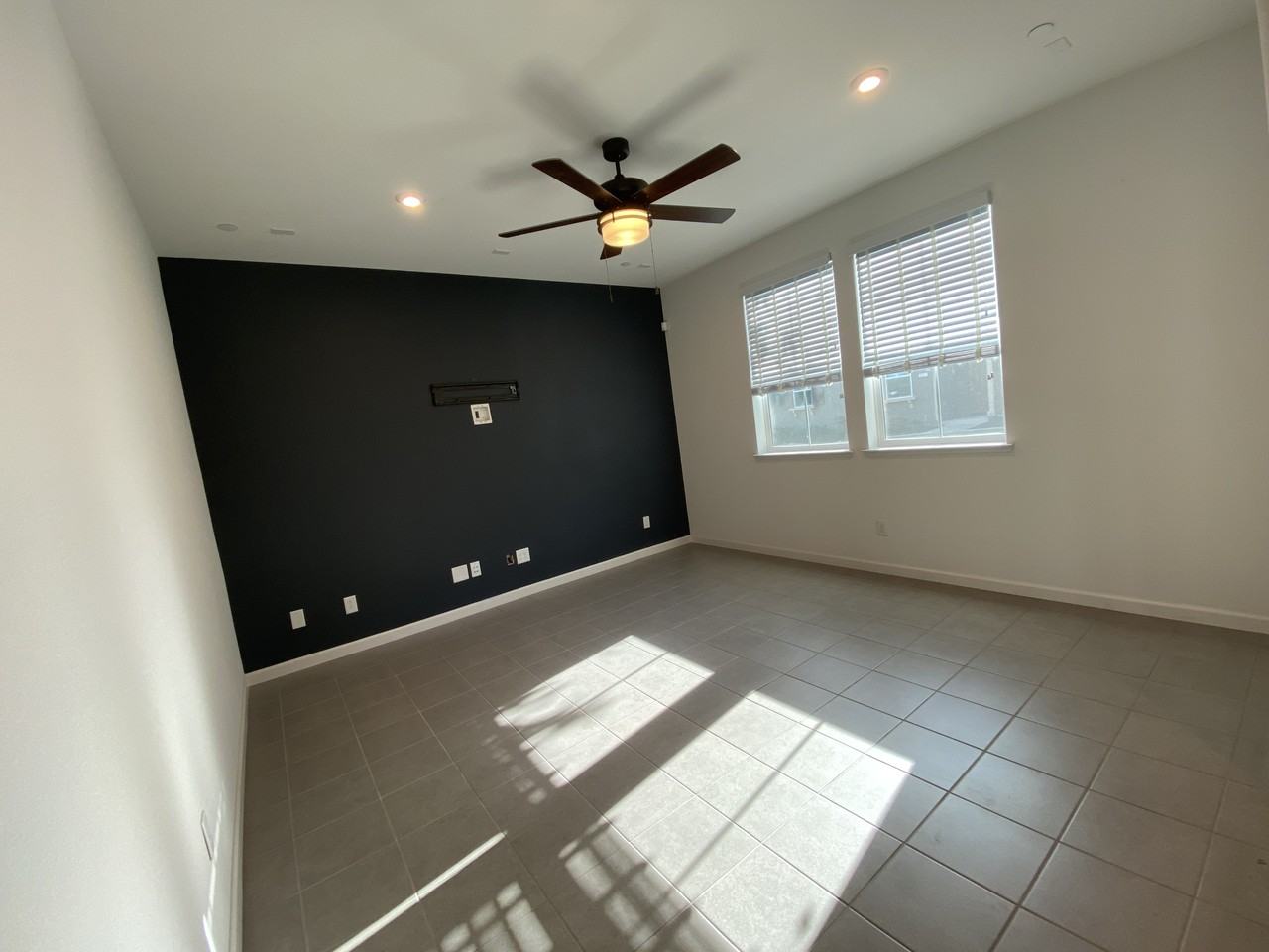 1033 Knox Way #NA - Photo 2 of 24