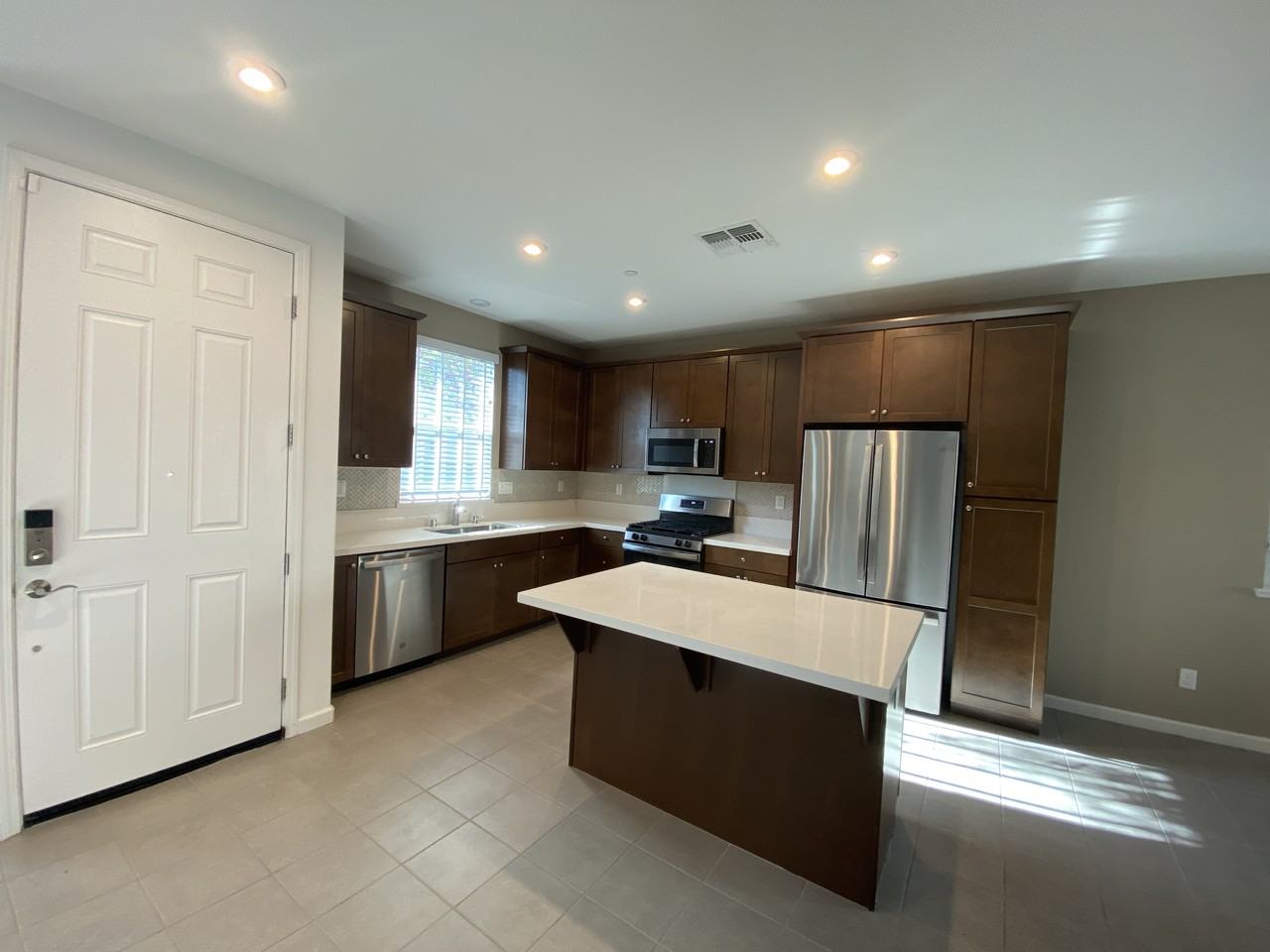 1033 Knox Way #NA - Photo 3 of 24
