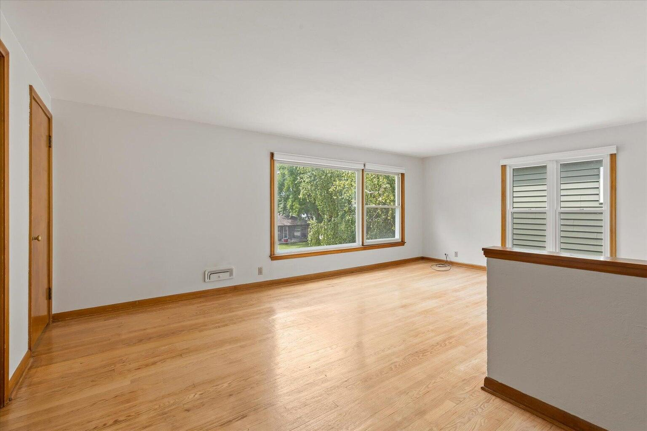 3606 N 97th St - Photo 3 of 11