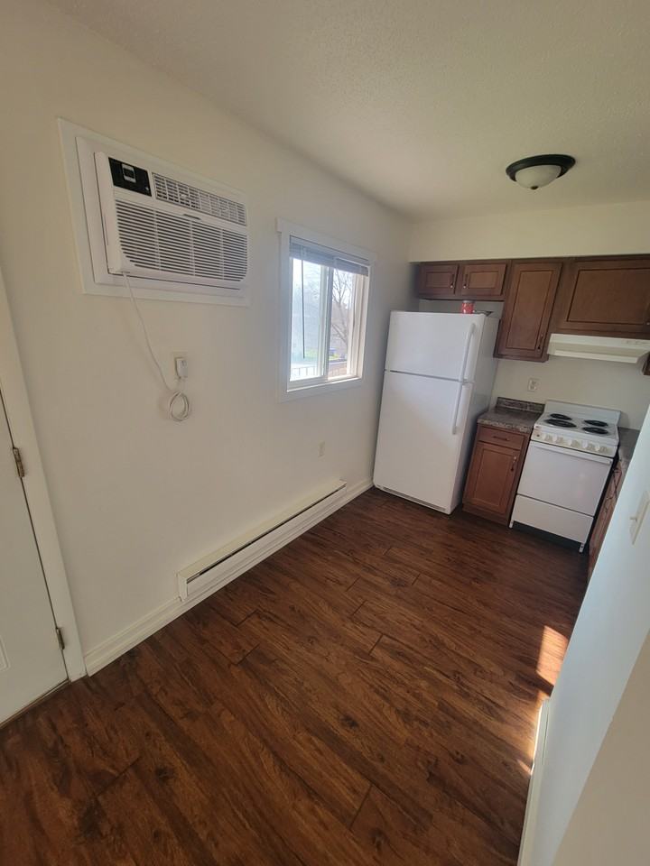 1738 La Crescent St #20 - Photo 5 of 9