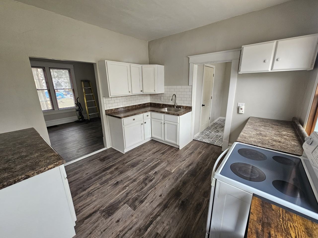 562 Metomen St #NA - Photo 3 of 19