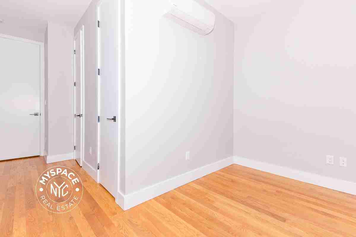 228 New York Ave #2B - Photo 5 of 10