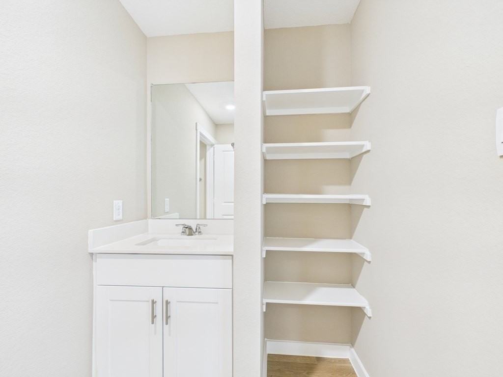 724 Grace Ln - Photo 5 of 46