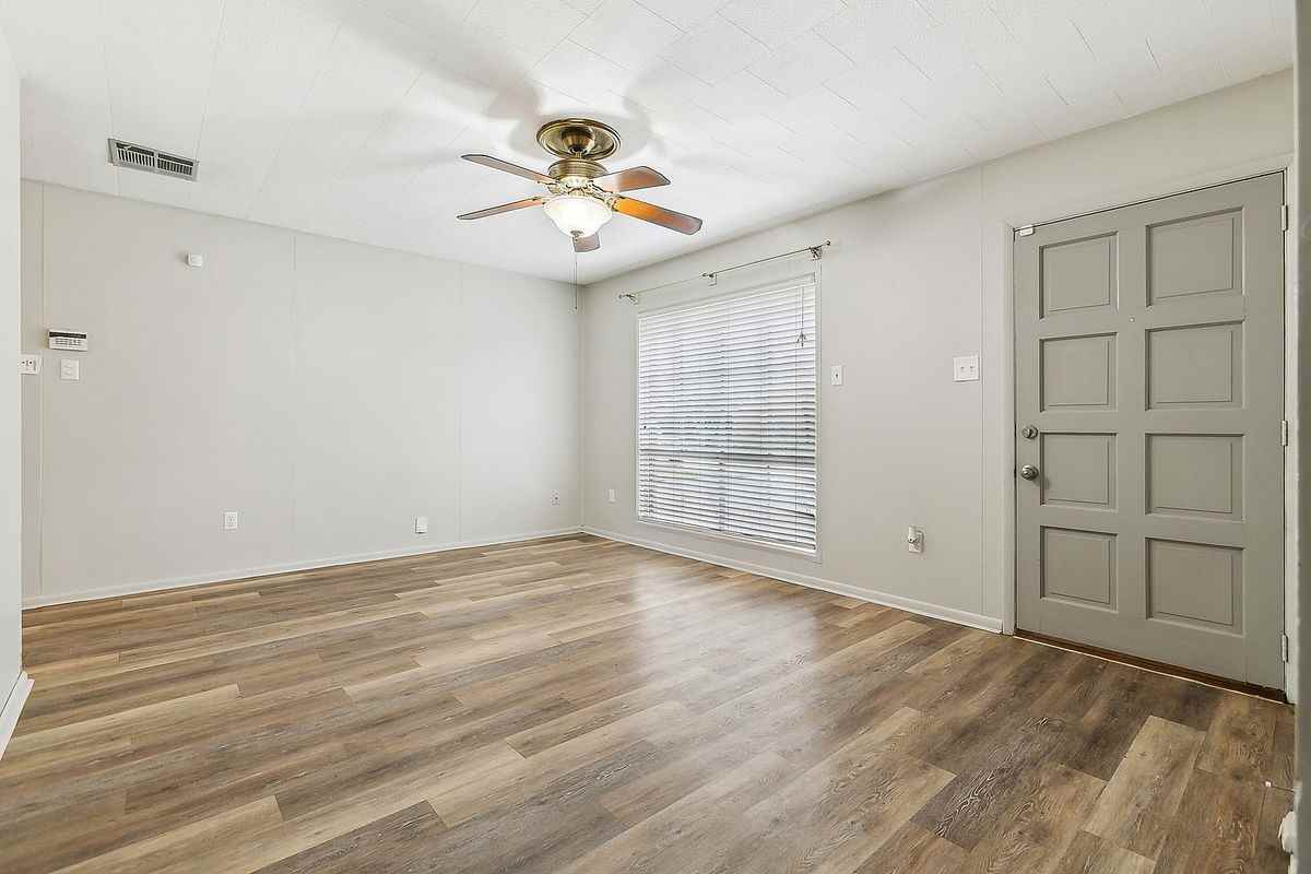 416 Gerrie Ct - Photo 3 of 16