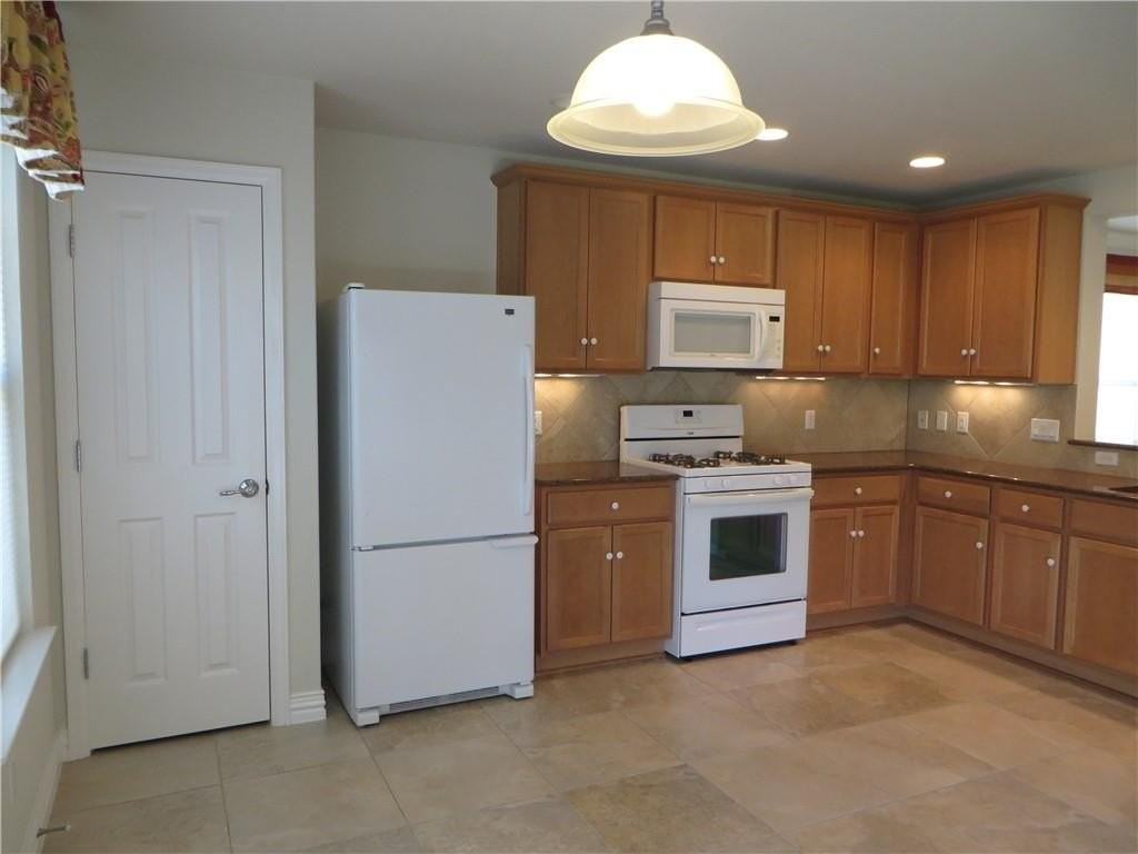 109 Eisenhower Ct - Photo 6 of 20