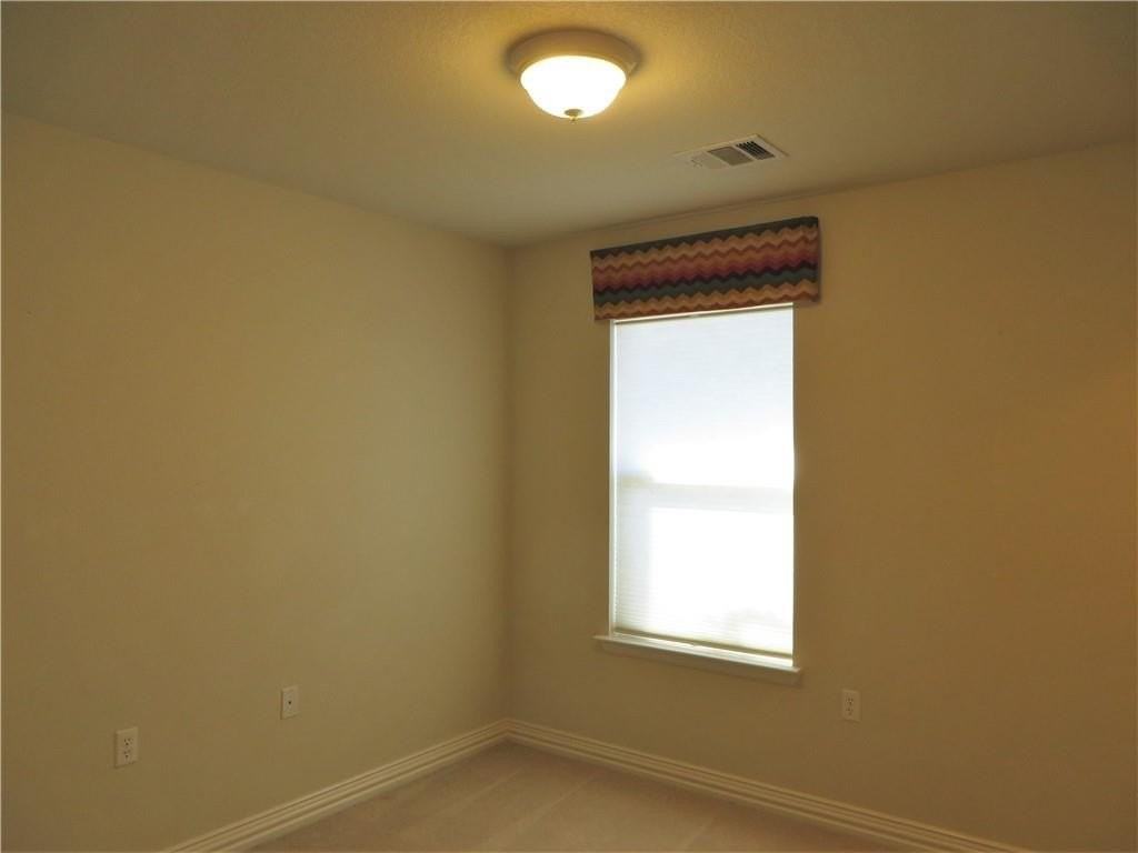 109 Eisenhower Ct - Photo 7 of 20