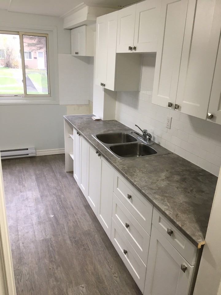 258 Burgundy Gardens #32 - Photo 3 of 12