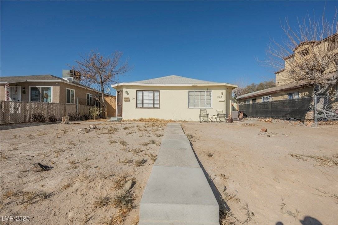 203 N 13th St #1 - Photo 3 of 34