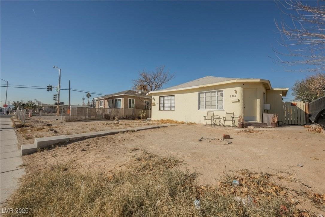 203 N 13th St #1 - Photo 5 of 34