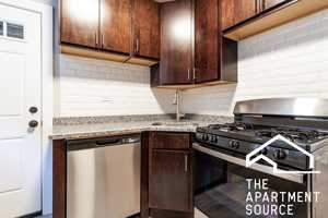 featured image of 550 W Aldine Ave #S1