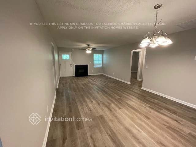 8129 Lakeview Pkwy - Photo 3 of 15
