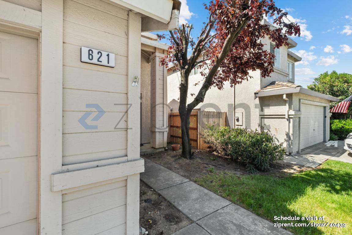 621 Blarney Cir - Photo 4 of 41