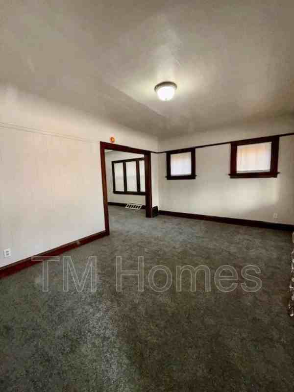 1340 W Atkinson Ave #1 - Photo 3 of 15