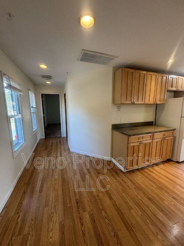 83 Middle St #2 - Photo 5 of 16
