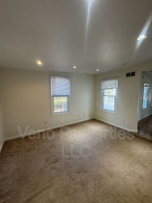 83 Middle St #2 - Photo 7 of 16