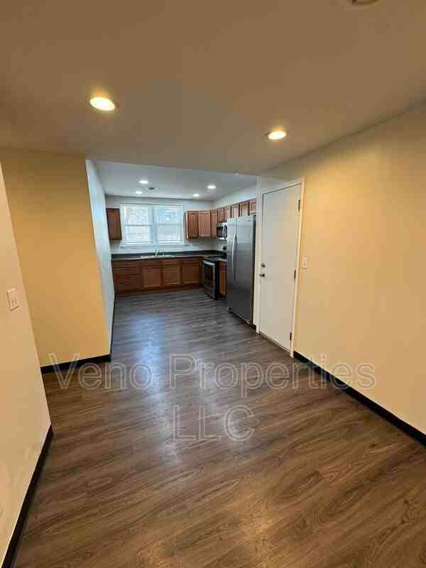219 Spring Ave #1 - Photo 4 of 17