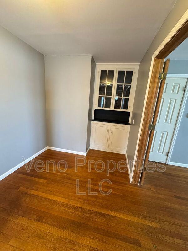 1688 Western Ave #3 - Photo 4 of 9