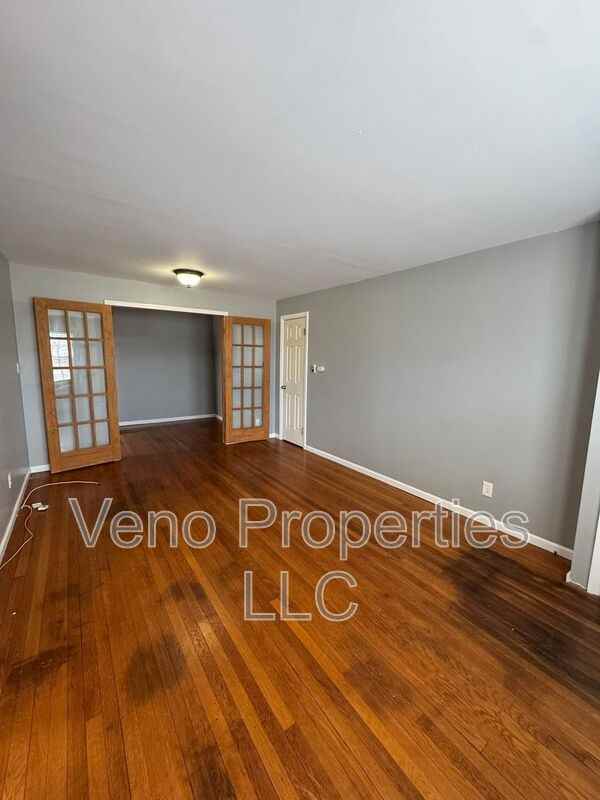 1688 Western Ave #3 - Photo 5 of 9