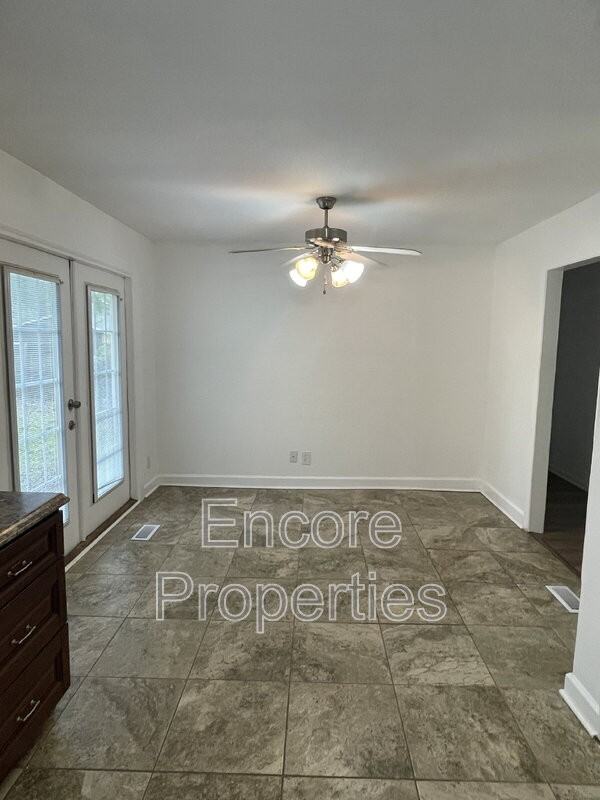 2603 Dumbarton Rd - Photo 3 of 10