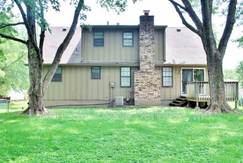 313 Se Alice St - Photo 2 of 17