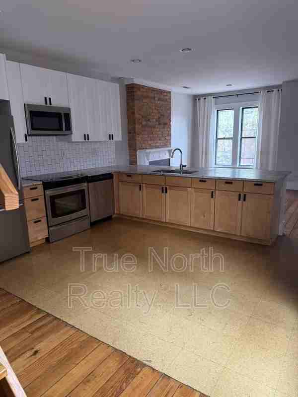 43 1/2 E Russell St - Photo 2 of 7