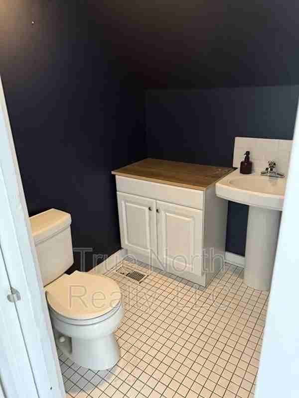 43 1/2 E Russell St - Photo 5 of 7